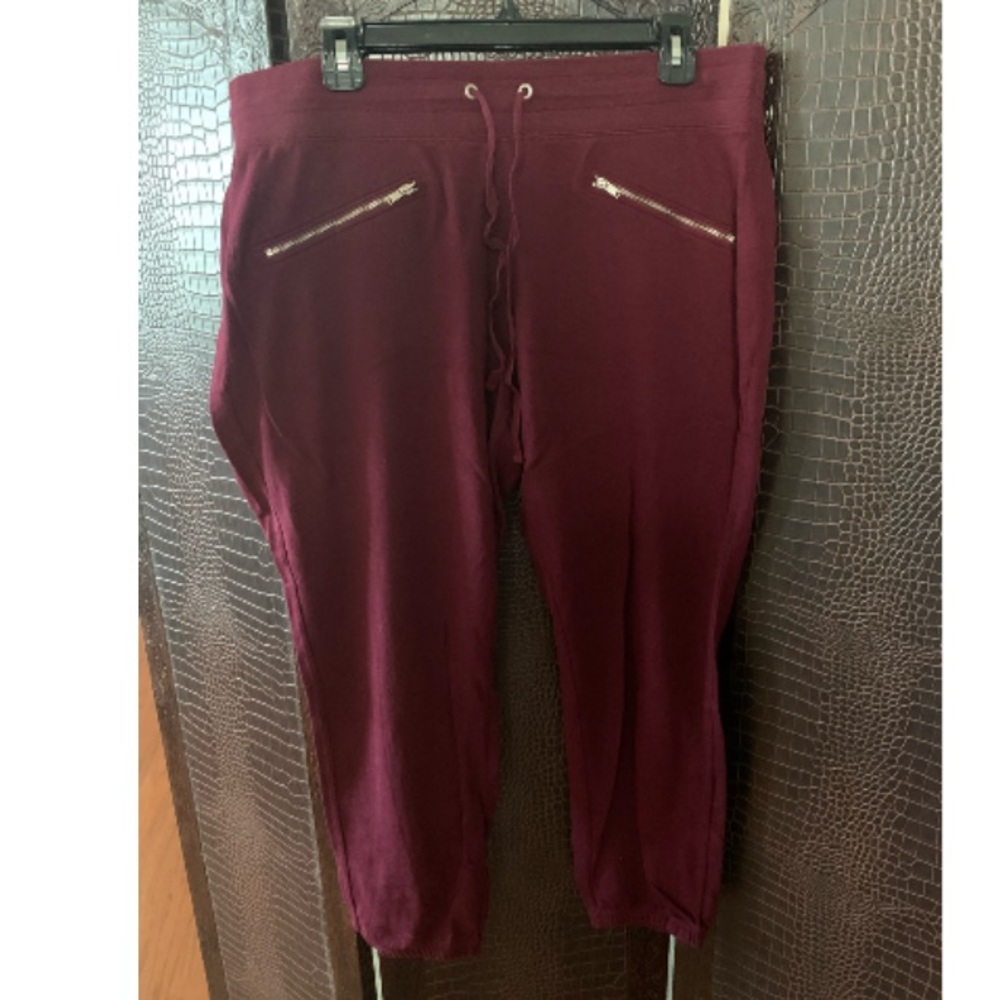 Sweatpants with zippers